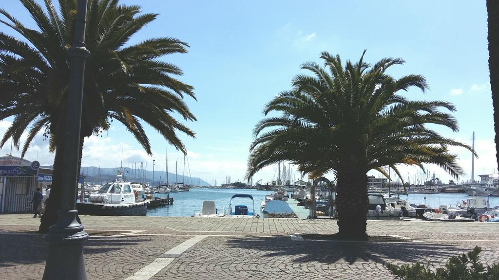 Cinque Terre The Harbour Apt - Two Bathrooms لا سبيتسْيا المظهر الخارجي الصورة
